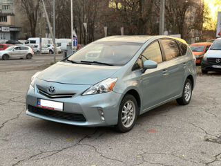 Toyota Prius v foto 3