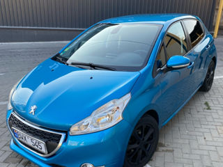 Peugeot 208 foto 8