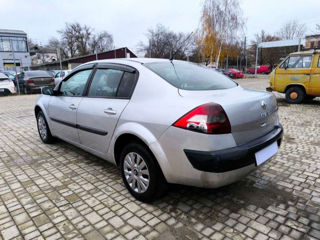 Renault Megane foto 2