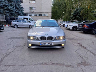 BMW 5 Series foto 1