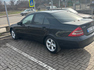 Mercedes C-Class foto 2