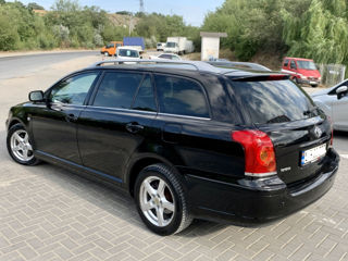 Toyota Avensis foto 5