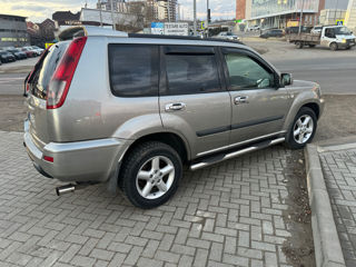 Nissan X-Trail foto 2