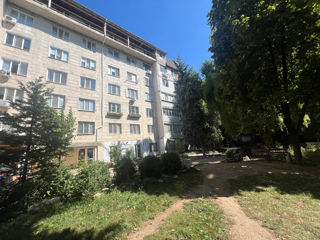 Apartament cu 2 camere, 72 m², Buiucani, Chișinău foto 2