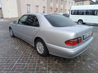 Mercedes E-Class foto 9