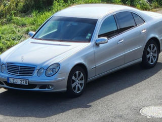 Mercedes E-Class foto 2