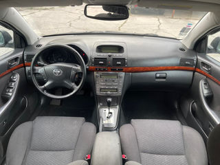 Toyota Avensis foto 9