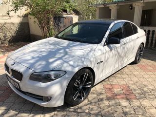 BMW 5 Series foto 1