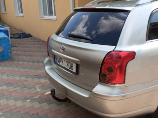 Toyota Avensis foto 2