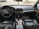 BMW 5 Series foto 10