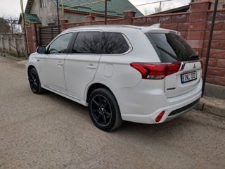 Mitsubishi Outlander foto 2