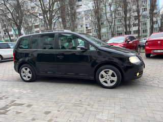 Volkswagen Touran foto 9