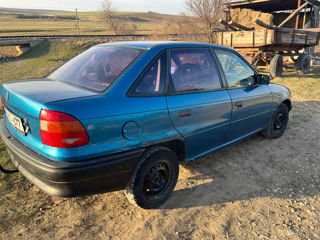 Opel Astra foto 2