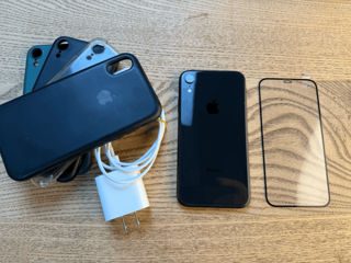 Vând iPhone XR