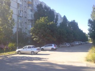 Dobrogea. Luceafărul 5. Apartament cu 3 odăi seria 143 la etajul 9/9 situat in suburbia Chișinăului. foto 1