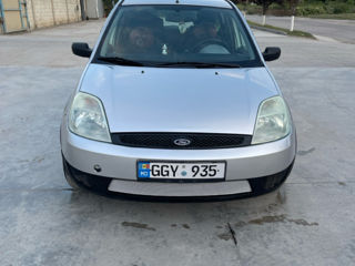 Ford Fiesta foto 2