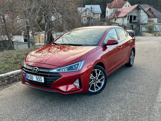 Hyundai Elantra foto 1