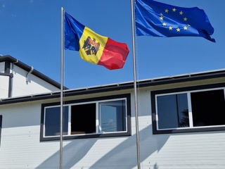 suport si drapelul Republicii Moldova, Europa pentru Exterior si interior