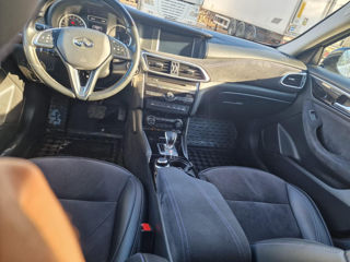 Infiniti Q30 foto 9