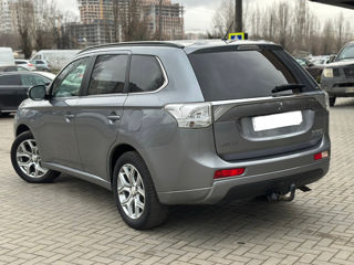 Mitsubishi Outlander foto 2