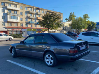 Mercedes Series (W124) foto 2