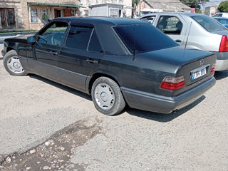 Mercedes Series (W124) foto 2