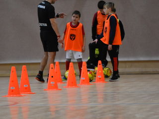 Fotbal pentru copii de la 8 ani Buiucani.  Antrenamente în sală! foto 4