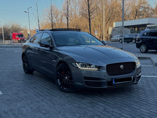 Jaguar XE foto 2