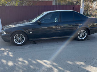 BMW 5 Series foto 3