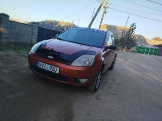 Ford Fiesta foto 9