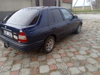 Nissan Sunny foto 8