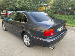 BMW 5 Series foto 4