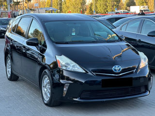 Toyota Prius v foto 4