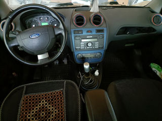 Ford Fiesta foto 6