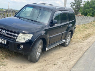 Mitsubishi Pajero foto 2