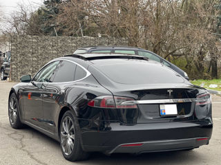 Tesla Model S foto 2