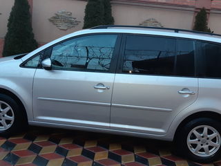 Volkswagen Touran foto 3