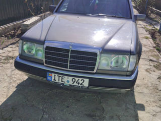 Mercedes Series (W124)
