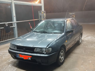 Nissan Sunny foto 7