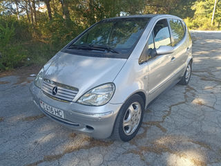 Mercedes A-Class foto 1