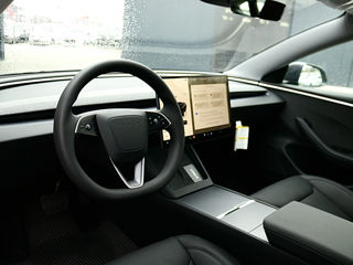 Tesla Model 3 foto 10