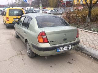 Renault Clio foto 1