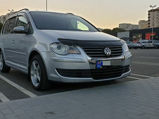 Volkswagen Touran foto 8