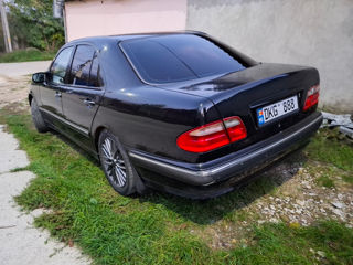 Mercedes E-Class foto 2