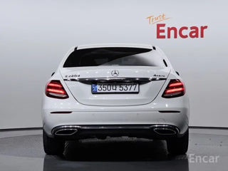 Mercedes E-Class foto 2