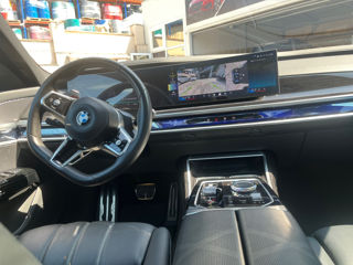 BMW 7 Series foto 10