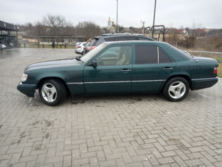 Mercedes Series (W123) foto 5