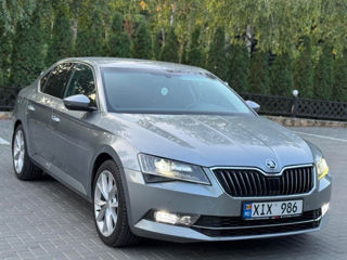 Skoda Superb foto 2