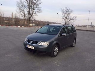 Volkswagen Touran foto 1