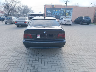 BMW 5 Series foto 3